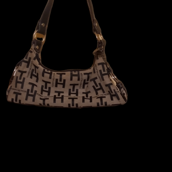 Tommy Hilfiger clutch purse - Picture 12 of 13